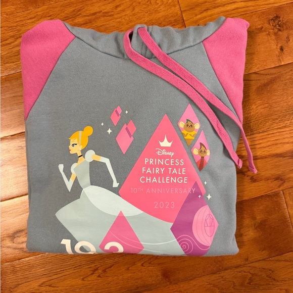 Disney runDisney 2023 Princess Fairy Tale Challenge Hooded Sweatshirt Size M - Picture 5 of 5